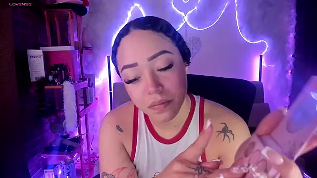 Snapshot of liz_martins1 chatting on June 9, 2:12 am liz martins1 online show from June 9, 2:12 am