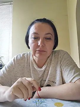 Snapshot of EmmaEmmy40 chatting on June 3, 3:50 pm EmmaEmmy40 online show from June 3, 3:50 pm