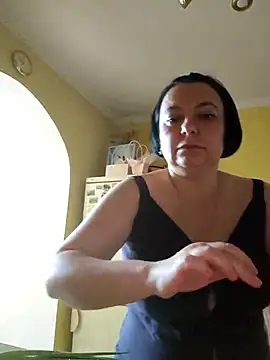 Snapshot of EmmaEmmy40 chatting on June 24, 3:44 pm EmmaEmmy40 online show from June 24, 3:44 pm