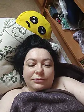 Snapshot of EmmaEmmy40 chatting on June 25, 4:12 am EmmaEmmy40 online show from June 25, 4:12 am