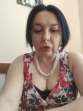 Snapshot of EmmaEmmy40 chatting on June 25, 10:31 am EmmaEmmy40 online show from June 25, 10:31 am