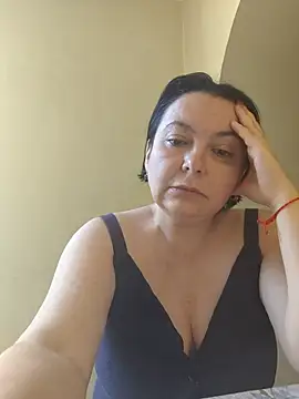 Snapshot of EmmaEmmy40 chatting on June 27, 3:17 pm EmmaEmmy40 online show from June 27, 3:17 pm