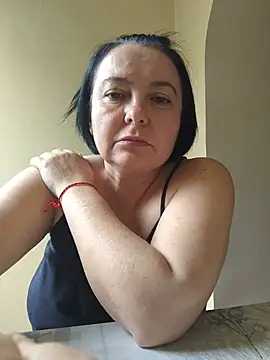 Snapshot of EmmaEmmy40 chatting on July 12, 1:24 pm EmmaEmmy40 online show from July 12, 1:24 pm