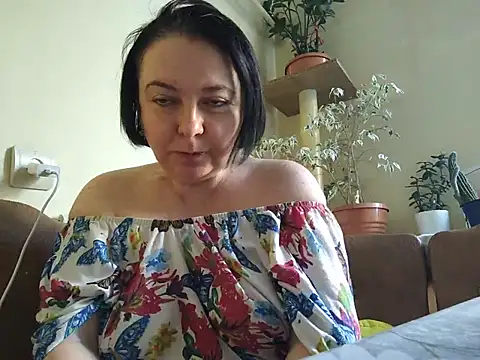 Snapshot of EmmaEmmy40 chatting on July 17, 4:12 pm EmmaEmmy40 online show from July 17, 4:12 pm