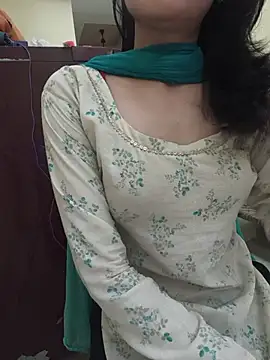 Snapshot of zoya_baby_ chatting on July 28, 3:32 pm zoya baby online show from July 28, 3:32 pm