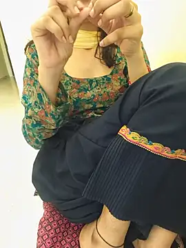 Snapshot of zoya_baby_ chatting on August 4, 5:43 am zoya baby online show from August 4, 5:43 am