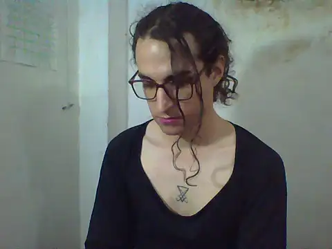 LaCuerva online show from May 16, 7:56 pm