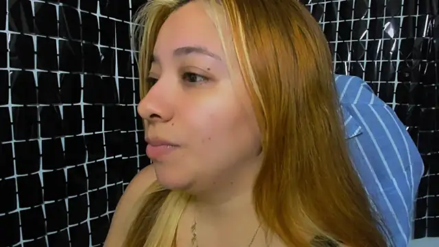 Snapshot of MissAlmaFenix chatting on May 27, 4:37 pm MissAlmaFenix online show from May 27, 4:37 pm