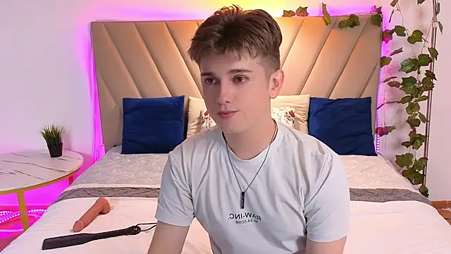 Snapshot of Miless_Cooper chatting on July 11, 8:11 pm Miless Cooper online show from July 11, 8:11 pm