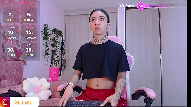 Snapshot of naomi_femme chatting on June 6, 11:15 am naomi femme online show from June 6, 11:15 am