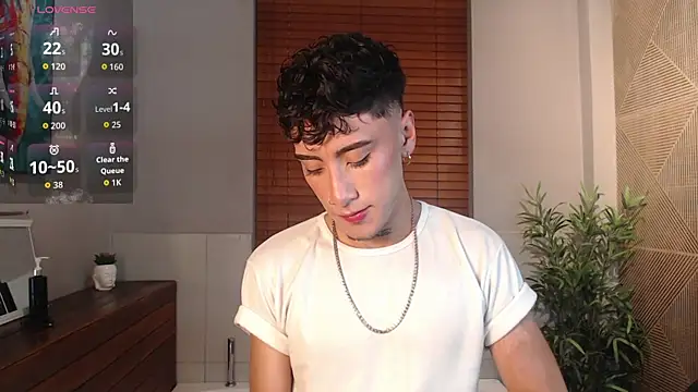Snapshot of Spencerwhite_ chatting on May 28, 7:55 pm Spencerwhite online show from May 28, 7:55 pm