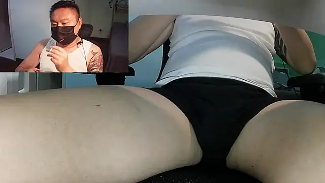 Snapshot of mrcake666 chatting on May 20, 1:17 pm mrcake666 online show from May 20, 1:17 pm
