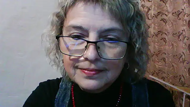 Snapshot of ElizabethGorden chatting on June 16, 5:26 pm ElizabethGorden online show from June 16, 5:26 pm