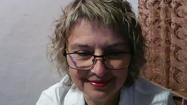 Snapshot of ElizabethGorden chatting on June 17, 6:42 pm ElizabethGorden online show from June 17, 6:42 pm