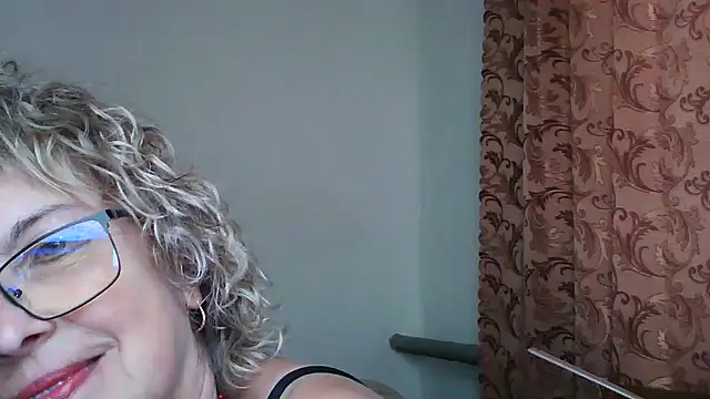 Snapshot of ElizabethGorden chatting on June 19, 1:59 pm ElizabethGorden online show from June 19, 1:59 pm