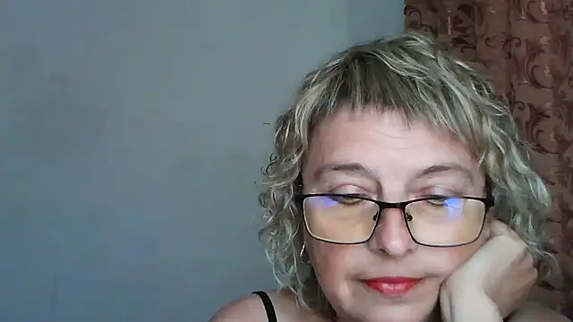 Snapshot of ElizabethGorden chatting on June 22, 12:02 pm ElizabethGorden online show from June 22, 12:02 pm