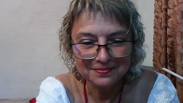 Snapshot of ElizabethGorden chatting on July 20, 5:04 pm ElizabethGorden online show from July 20, 5:04 pm