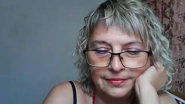 Snapshot of ElizabethGorden chatting on August 3, 1:38 pm ElizabethGorden online show from August 3, 1:38 pm