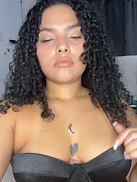 Snapshot of Abril-Ricci chatting on June 9, 8:31 pm Abril-Ricci online show from June 9, 8:31 pm