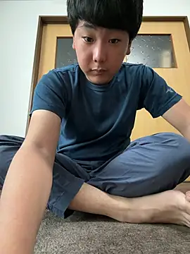 Snapshot of YuuYuu_010 chatting on June 8, 8:53 pm YuuYuu 010 online show from June 8, 8:53 pm