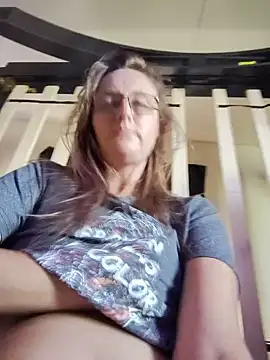 Snapshot of Queenle91 chatting on June 21, 8:11 pm Queenle91 online show from June 21, 8:11 pm