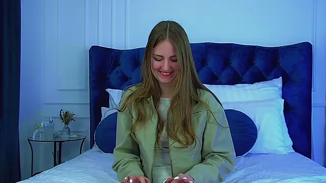 Snapshot of SofiaSarvains chatting on June 2, 6:43 pm SofiaSarvains online show from June 2, 6:43 pm