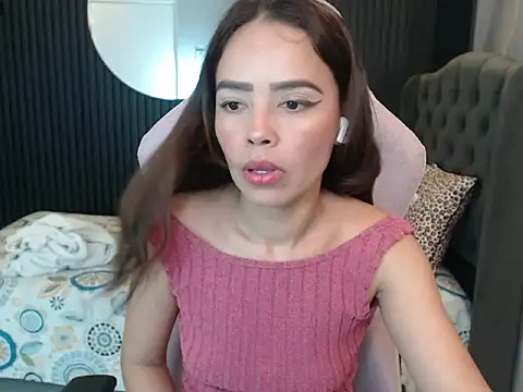 naomis 36 online show from May 6, 1:49 pm