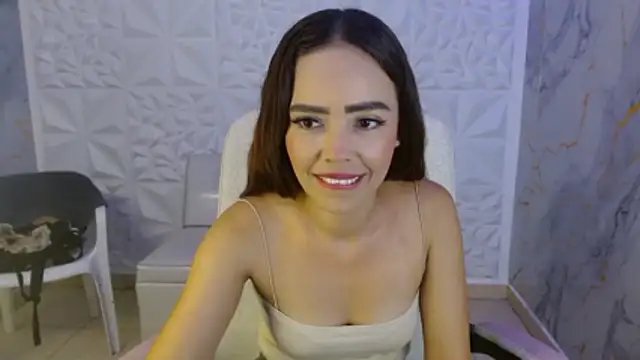 naomis 36 online show from May 30, 1:52 pm