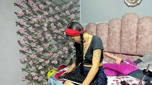 Snapshot of Sharlotshh chatting on July 11, 3:42 am Sharlotshh online show from July 11, 3:42 am