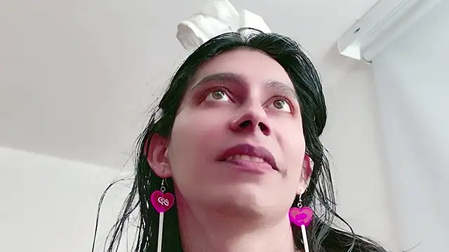Snapshot of Alexadomina22 chatting on June 12, 2:16 pm Alexadomina22 online show from June 12, 2:16 pm