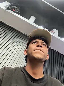 Snapshot of thecamilo chatting on May 27, 7:33 pm thecamilo online show from May 27, 7:33 pm