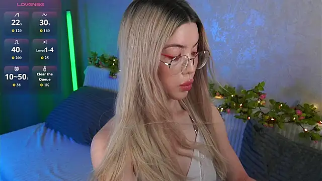 LindaThackerr online show from June 14, 4:14 am