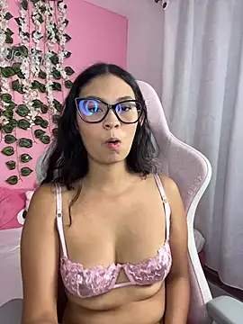 Snapshot of melody_flowers18 chatting on June 18, 2:23 am melody flowers18 online show from June 18, 2:23 am