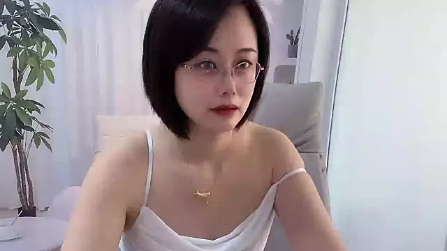 Naomi Z online show from June 1, 11:39 pm