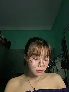 Snapshot of Cry_sexy chatting on May 22, 4:01 pm Cry sexy online show from May 22, 4:01 pm