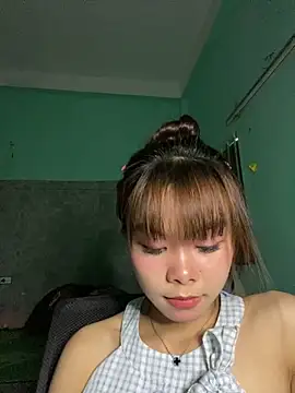 Snapshot of Cry_sexy chatting on May 26, 2:18 am Cry sexy online show from May 26, 2:18 am