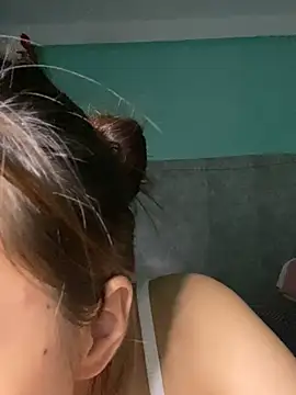 Snapshot of Cry_sexy chatting on June 23, 9:29 am Cry sexy online show from June 23, 9:29 am