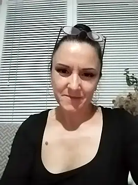 Snapshot of MillaMia45 chatting on May 19, 7:20 pm MillaMia45 online show from May 19, 7:20 pm