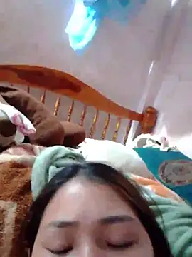 Snapshot of Linie22 chatting on May 5, 11:51 am Linie22 online show from May 5, 11:51 am