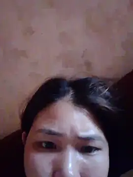 Snapshot of Linie22 chatting on May 13, 6:44 am Linie22 online show from May 13, 6:44 am
