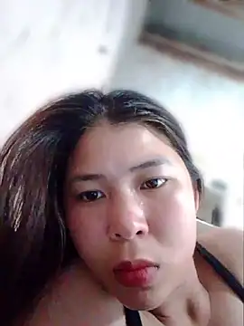 Snapshot of Linie22 chatting on May 19, 3:46 am Linie22 online show from May 19, 3:46 am