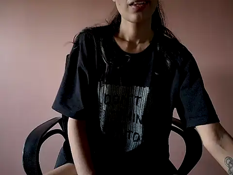 Snapshot of Sexyrossy7 chatting on June 16, 8:17 am Sexyrossy7 online show from June 16, 8:17 am