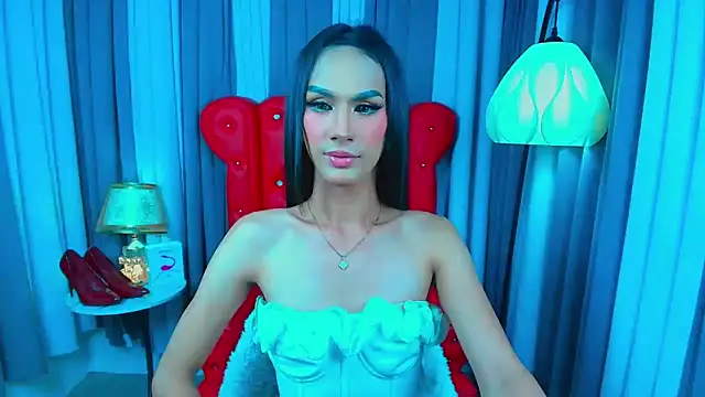 Snapshot of Estella_Hilton chatting on June 1, 8:16 am Estella Hilton online show from June 1, 8:16 am