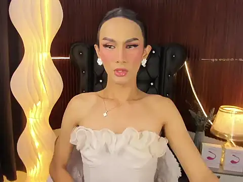 Snapshot of Estella_Hilton chatting on June 11, 9:29 am Estella Hilton online show from June 11, 9:29 am