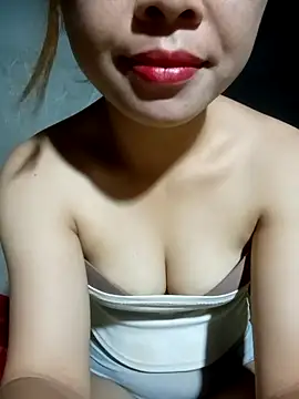 Snapshot of embe1144 chatting on June 16, 1:36 pm embe1144 online show from June 16, 1:36 pm