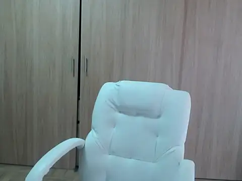 Snapshot of Haileey_ross chatting on May 15, 1:07 pm Haileey ross online show from May 15, 1:07 pm