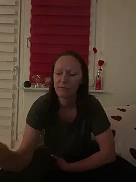 LindaLee90 online show from June 8, 10:43 pm