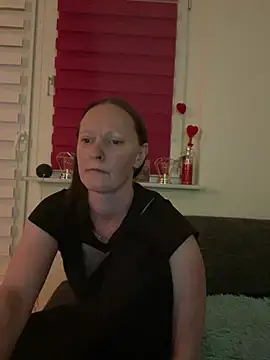LindaLee90 online show from June 25, 8:24 pm