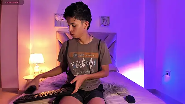 Baby noahtt online show from June 16, 12:30 pm