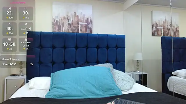 Snapshot of ValerieLyon_ chatting on June 5, 8:14 pm ValerieLyon online show from June 5, 8:14 pm